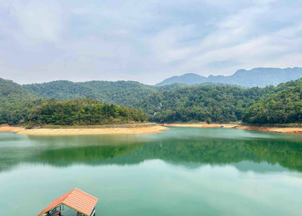 德宏芒市孔雀湖旅游度假区.jpg