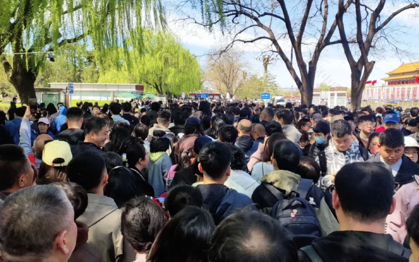 北京旅游区人山人海.jpg 北京旅游区人山人海.jpg