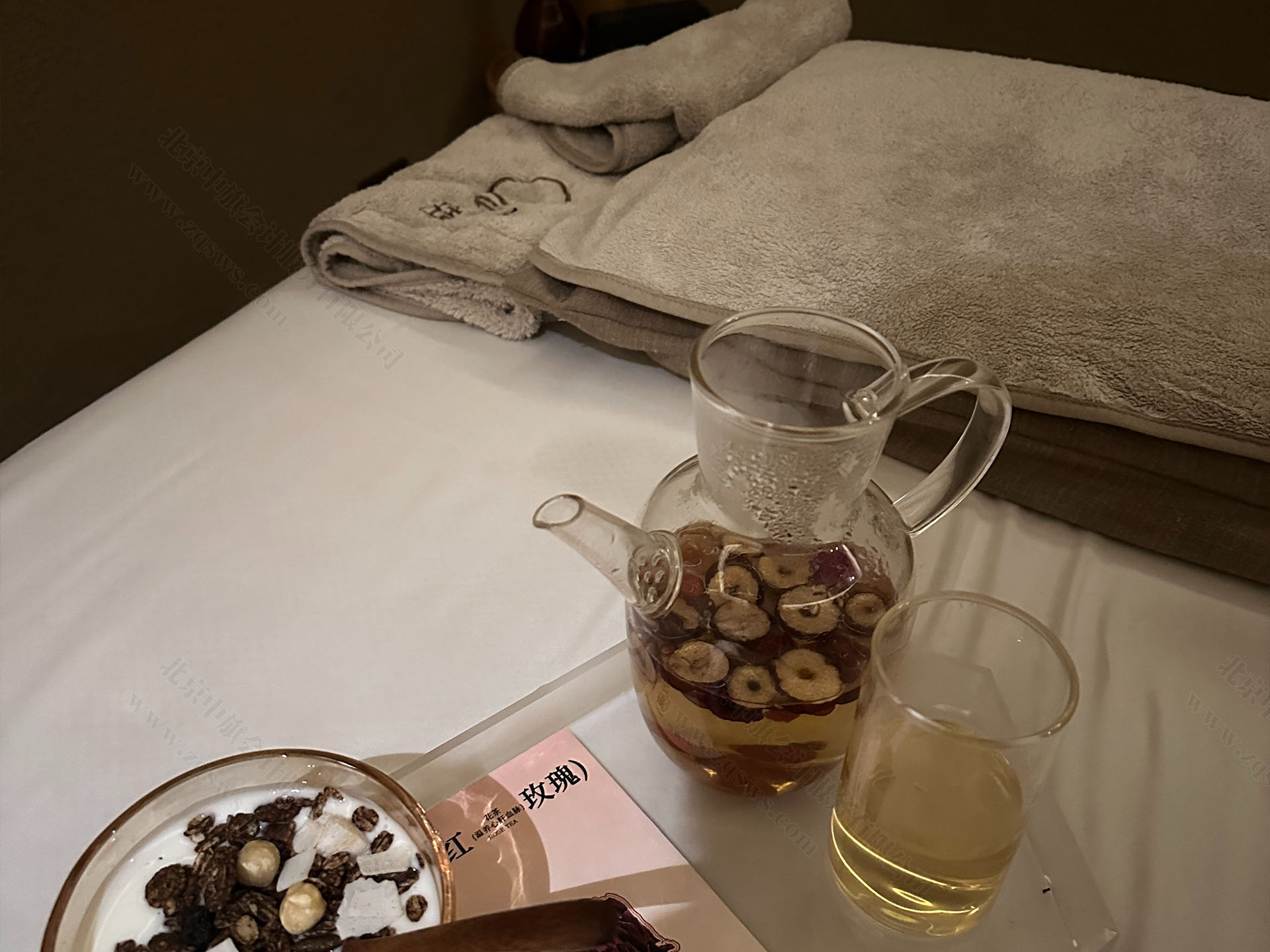 按摩店里边的精油.jpg 按摩店里边的精油.jpg